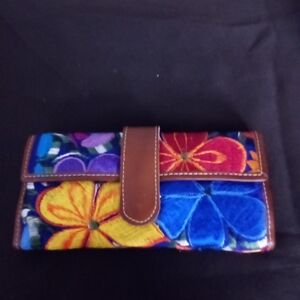 Floral Embroidered Women's Clutch ( Box DD )